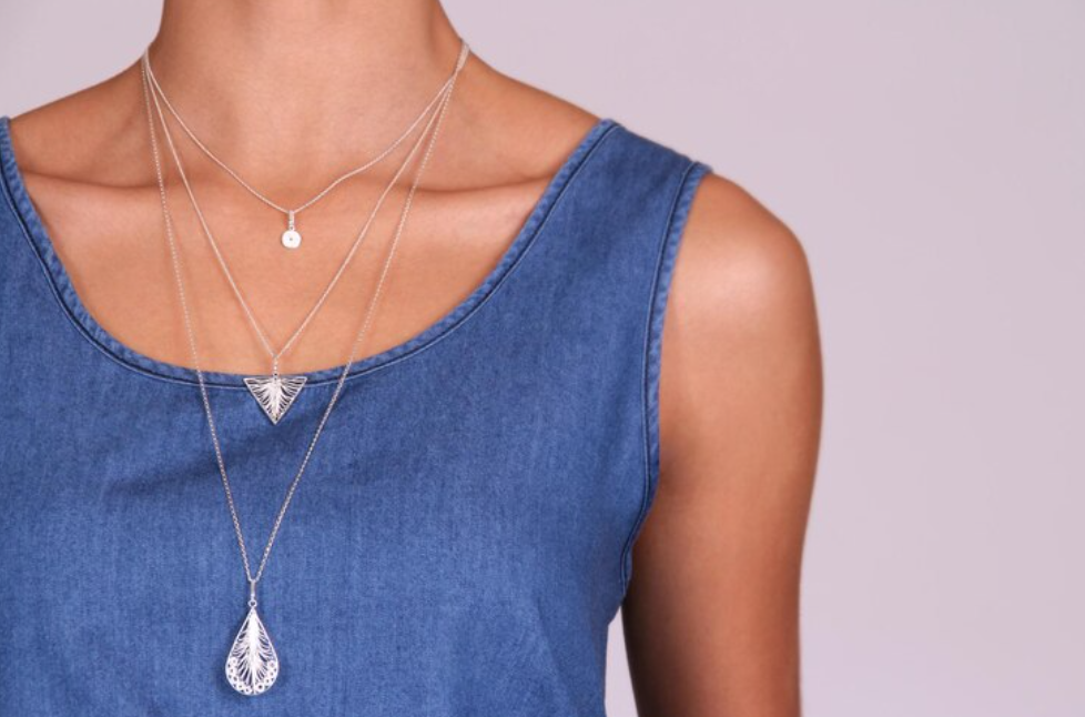 Colares de aço inoxidável estão na moda?