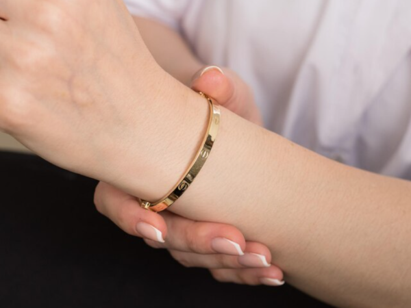 Braceletes dourados: quando usar?