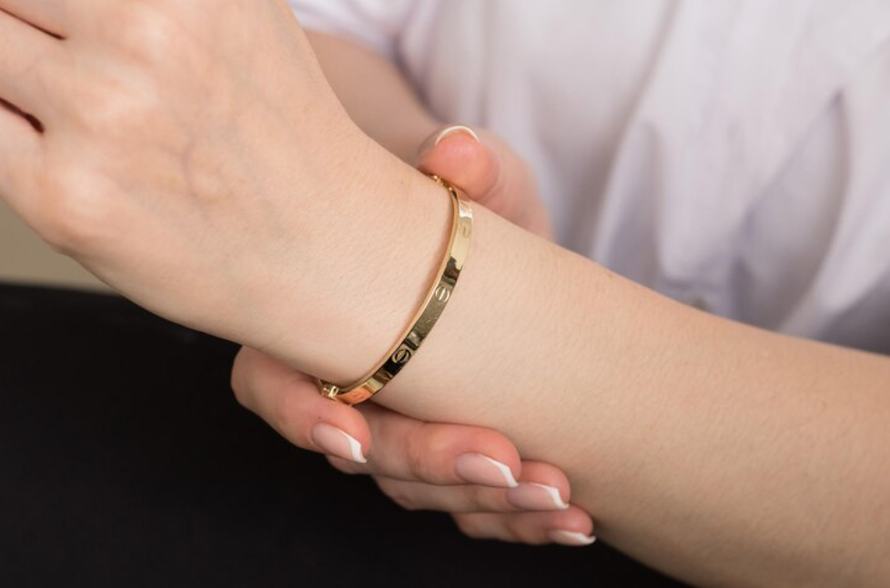 Braceletes dourados: quando usar?