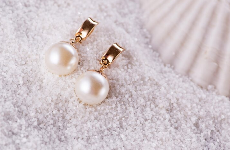 Brinco de pérola ainda é considerado um clássico atemporal?