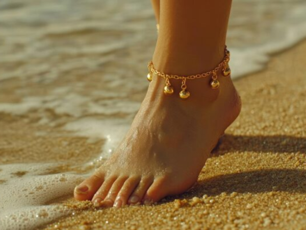 Tornozeleira folheada a ouro pode ser usada em qualquer ocasião?